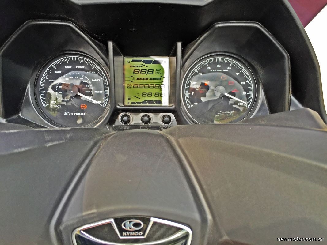 光阳赛艇300测评,牛摩测评赛科龙