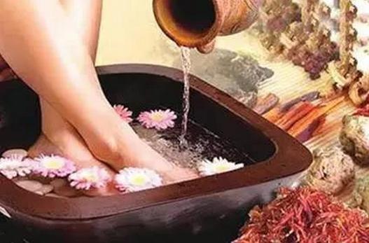 宫寒怎么治女生,宫寒会导致哪些身体状况