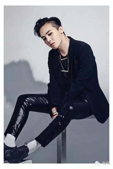 蕾哈娜权志龙同框,蕾哈娜和权志龙互动