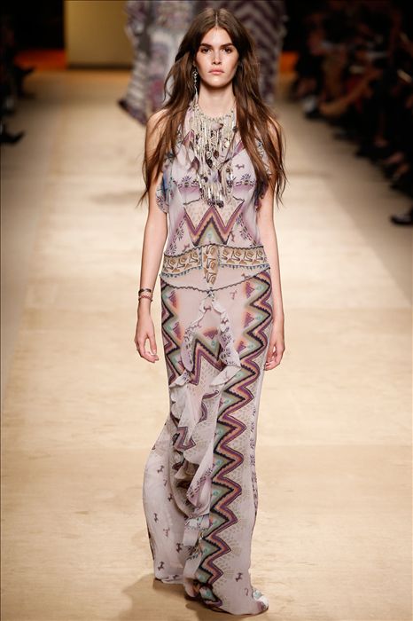 影响服装廓形的重要部位,影响服装颜色的因素