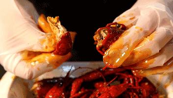 就算你开着玛莎拉蒂，*博兰**基尼也不一定能吃到她家龙虾，每天就这