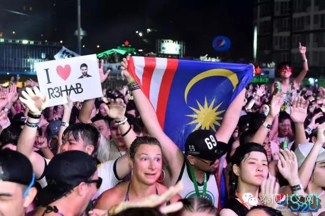 泰国泼水节中国游客,万人空巷的泰国泼水节