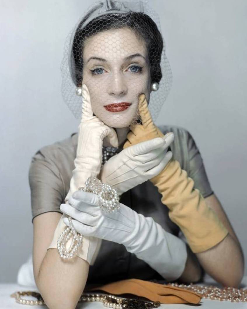 宁可捂出汗，王菲也要带着它！果然，能流行近百年真不是吹的！