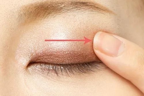 最简单新手上妆的正确步骤,教你如何正确上妆教程图片