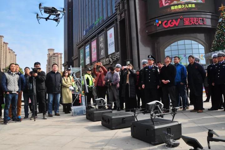 122全国文明交通安全日启动仪式,122全国交通安全日交警来到校园