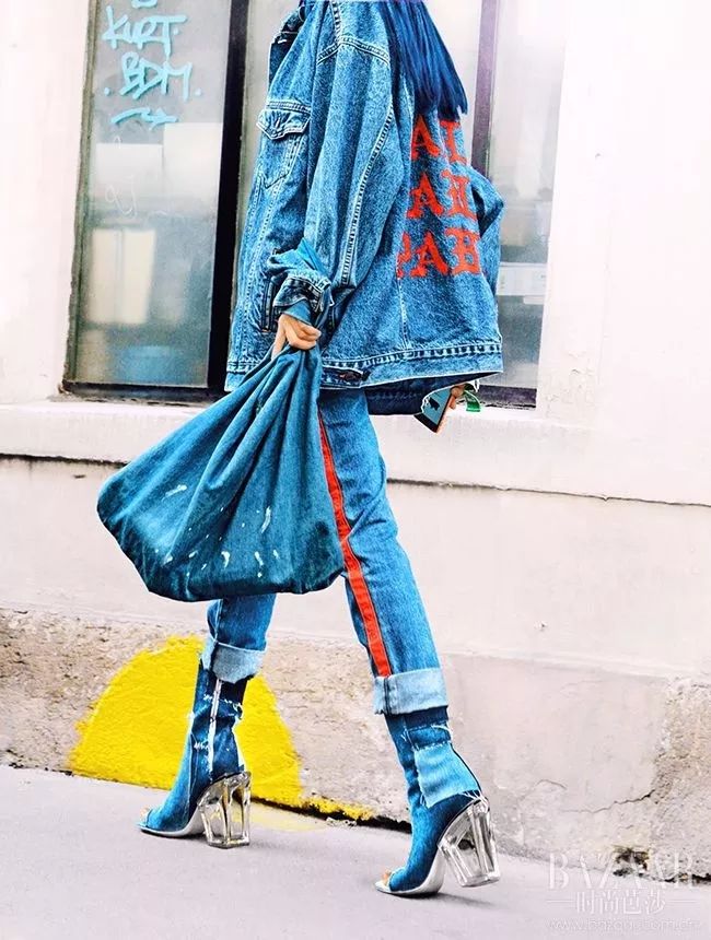 曾经大人们装零钱的小拎包、买菜的渔网兜，如今我们都快买不起了