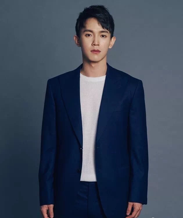 明星弟妹,范冰冰弟弟从头到脚全变了