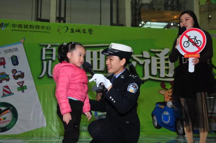 122全国文明交通安全日启动仪式,122全国交通安全日交警来到校园