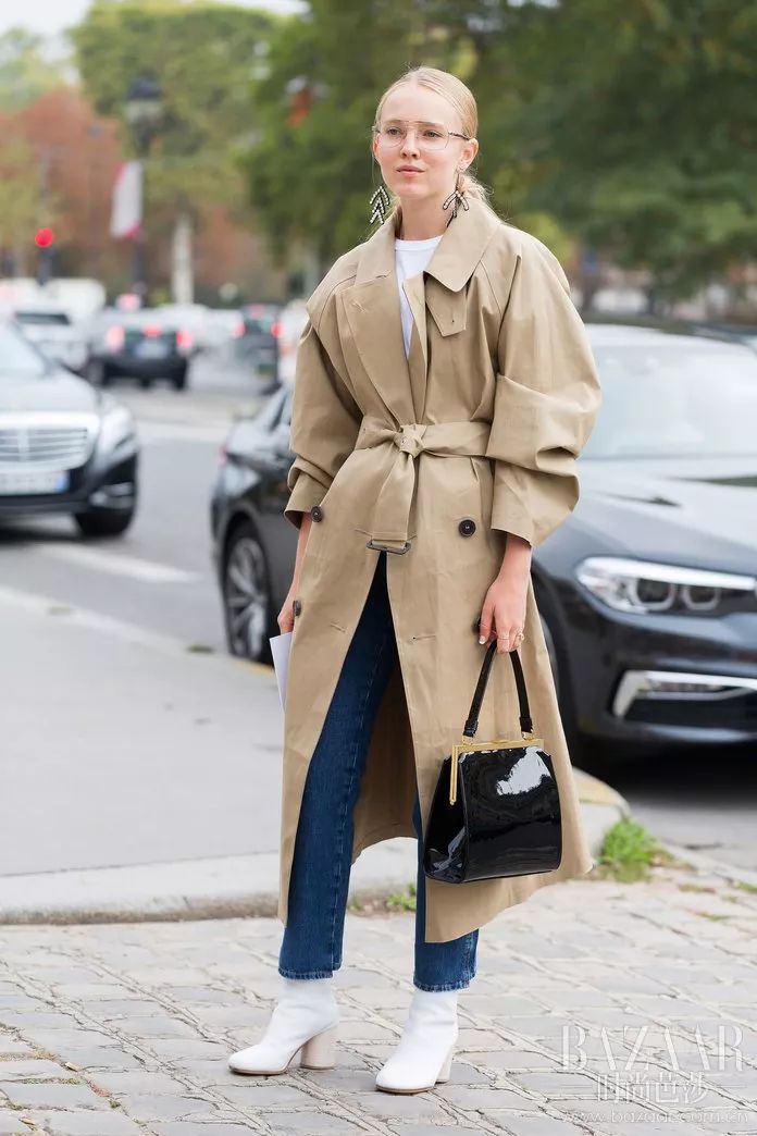 曾经大人们装零钱的小拎包、买菜的渔网兜，如今我们都快买不起了