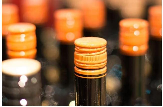 软木塞子怎么打开,软木塞是如何放进去的