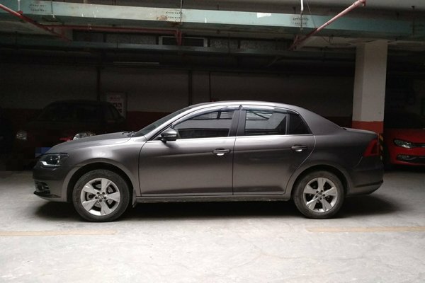 2013款大众宝来1.6自动天窗舒适版,2013新款宝来1.6自吸正时是链条吗