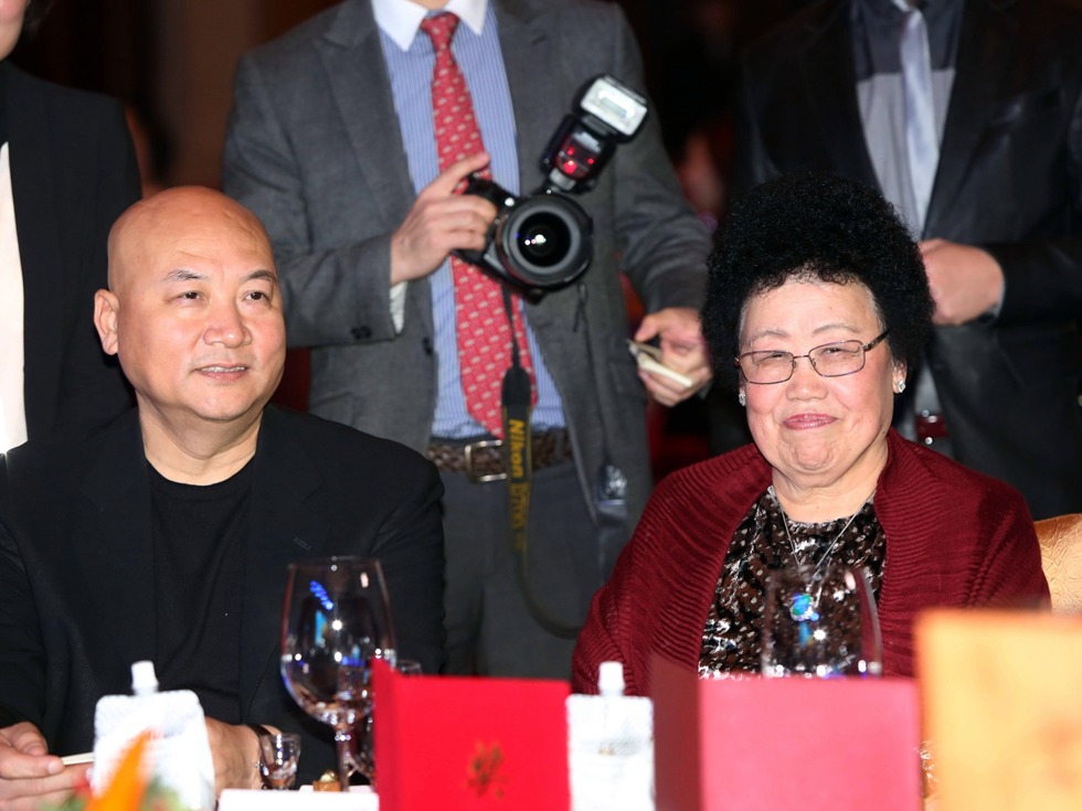 余文乐结婚黑白照,余文乐几段婚姻