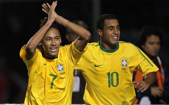 曾是与内马尔并列的天才少年，被称为低配罗本，现却和中超传绯闻