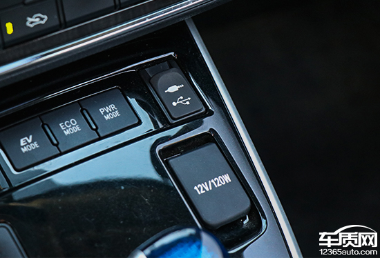 卡罗拉双擎旗舰版空间坐人实测,沉浸式体验卡罗拉双擎2017款