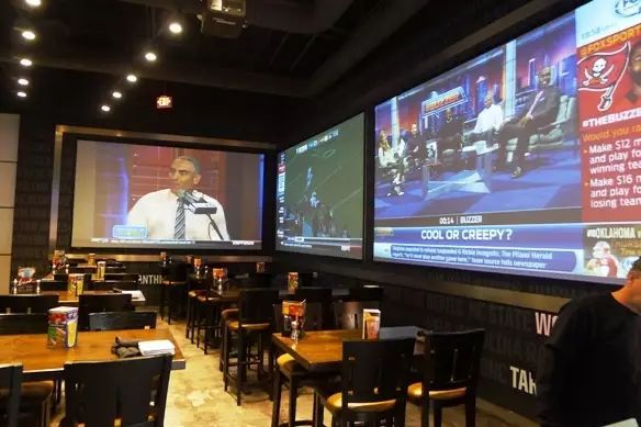 餐厅+酒吧+游戏厅+赛事直播,这家混搭餐厅“疯赚”背后的逻辑