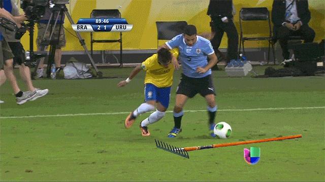 内马尔C罗足球场上的搞笑瞬间,c罗变身滑跪