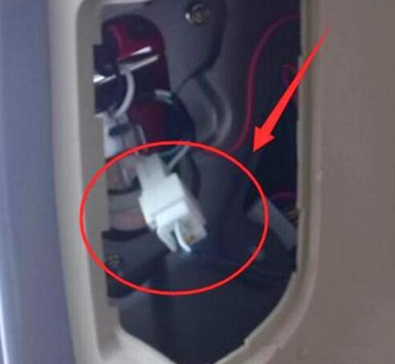 夜晚倒车的正确方法,老司机教你几招倒车方法