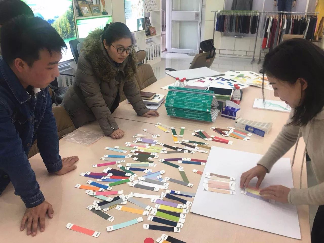 用衣服辅料做创意时装,有哪些面料衣服舒服又好看