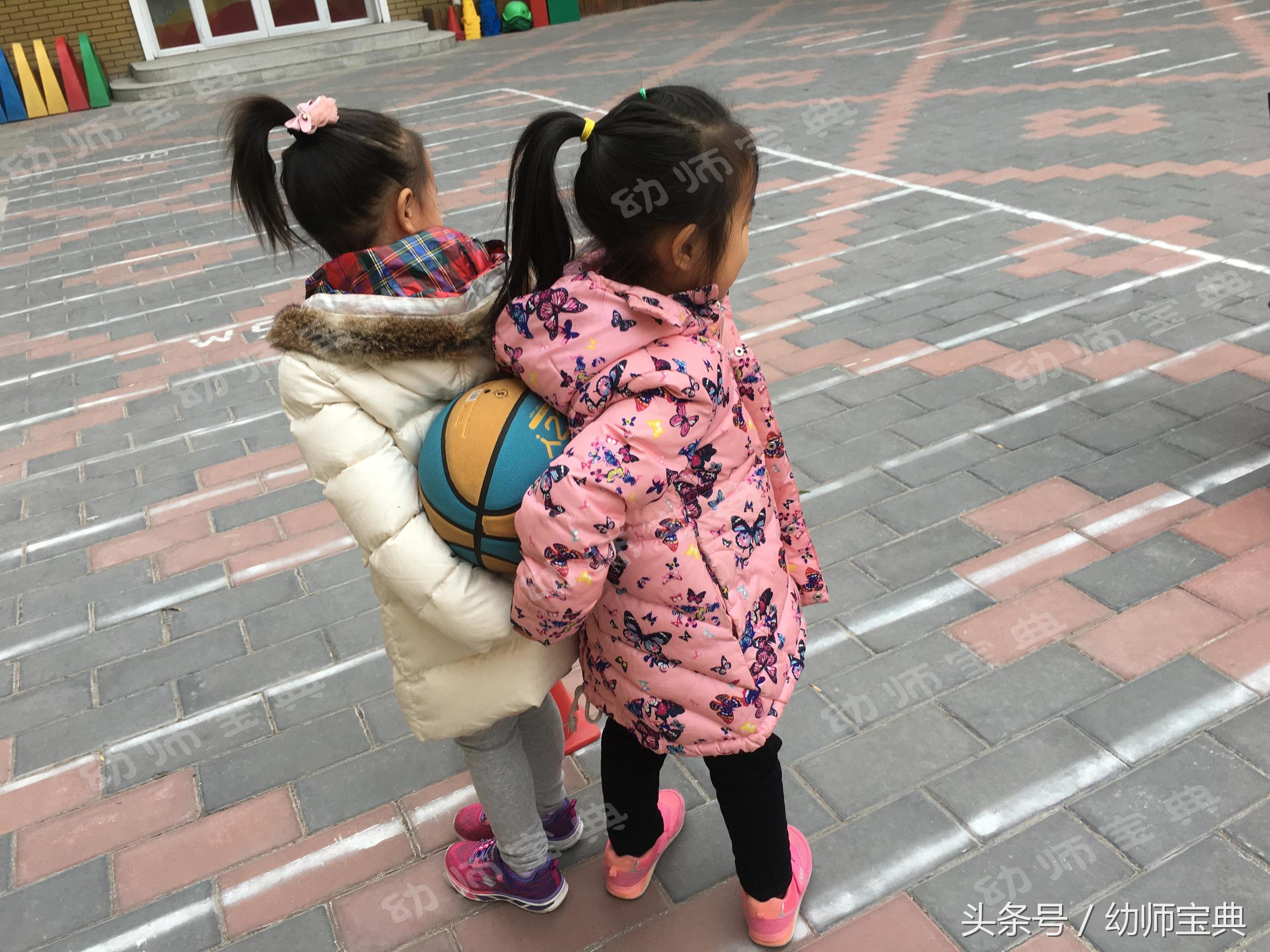 幼儿园游戏疯狂的大球,幼儿园100个体育游戏及玩法