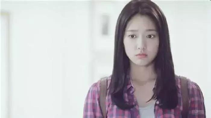 圆脸妹短发显瘦发型设计,圆脸适合什么发型减龄又显瘦