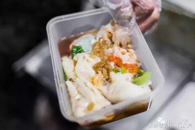 这家汉口深巷咖啡馆里的抄手摊，文青云集，肠粉只卖7元