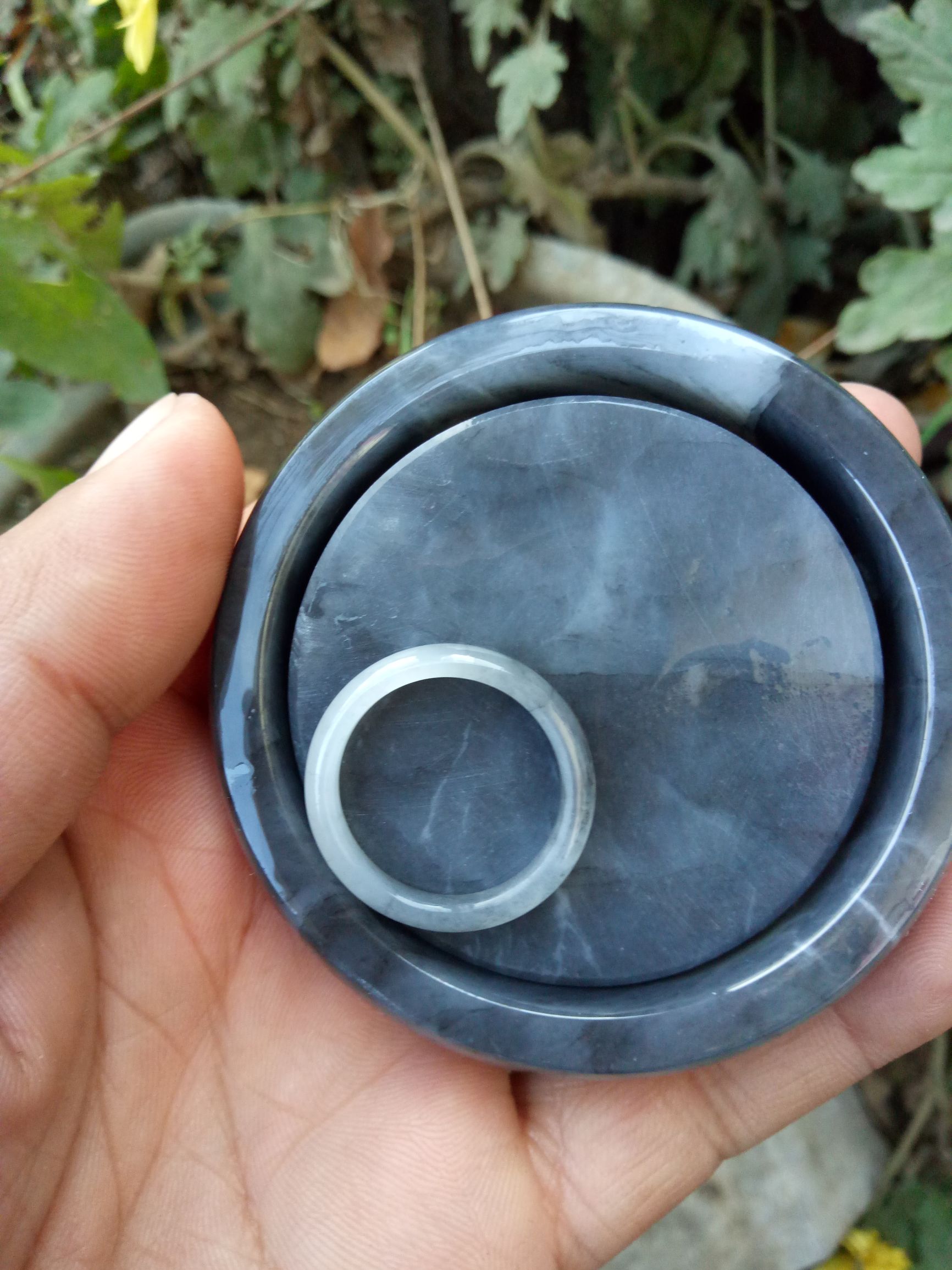 巴掌大的玉矿石值多少钱,巴掌大的玛瑙原石能卖多少钱