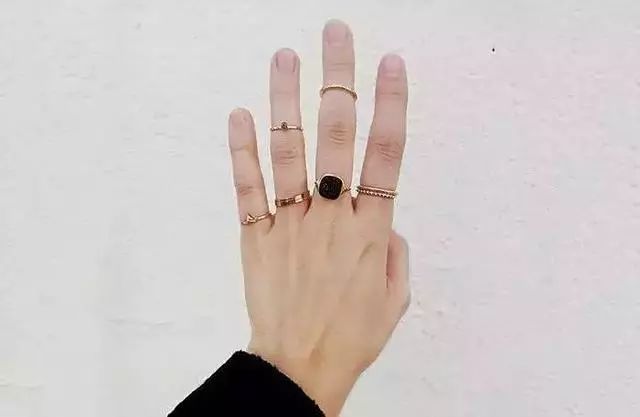 开口戒指怎么缠透明线慢动作,戒指上缠的线怎么弄断