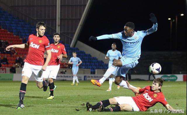 曼彻斯特德比最经典的一场,曼彻斯特德比边路冲突