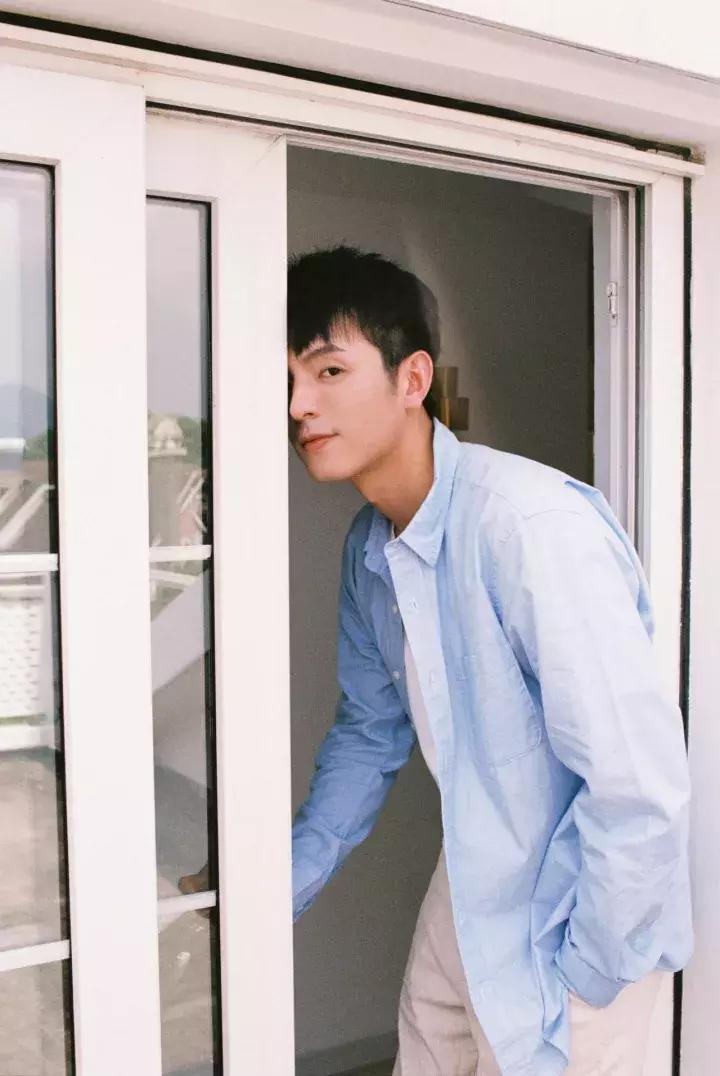 在相逢的地方告别,不停地告别与相逢