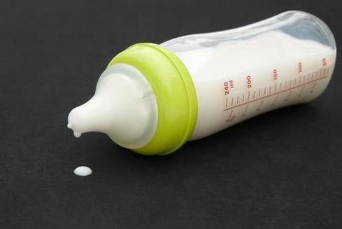 宝宝奶粉结块还能喝吗,如果奶粉结块宝宝喝了会怎么样