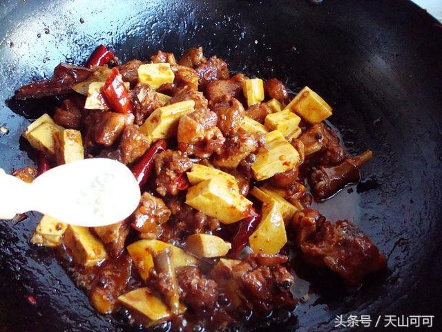 又麻又辣的干锅鸭,干锅鸭怎么做更好吃