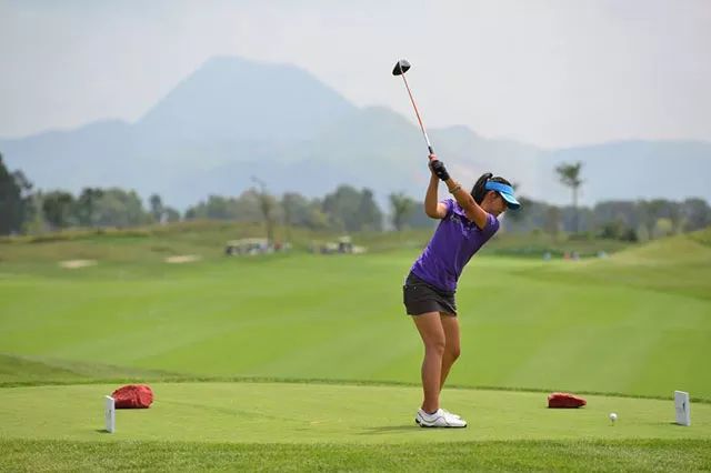 打高尔夫真的很贵吗,打一次高尔夫大概要多少钱