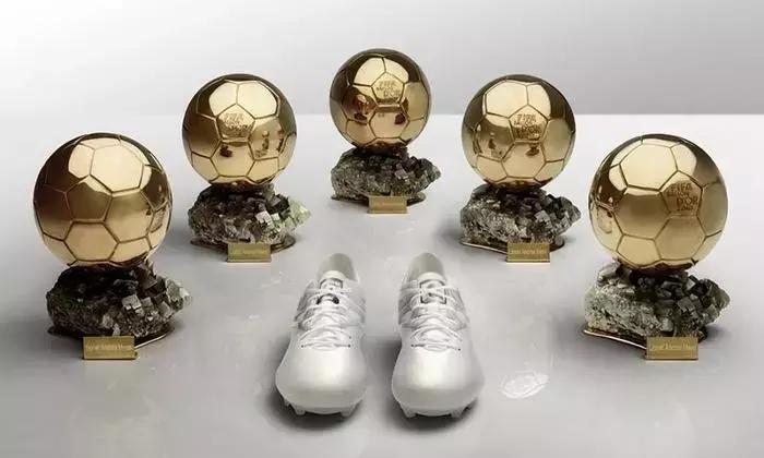 第五个！C罗金球追平梅西，耐克又为他出限量战靴了