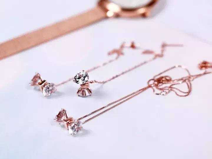 刘亦菲章子怡angelababy,章子怡和刘亦菲的骨相谁比较好