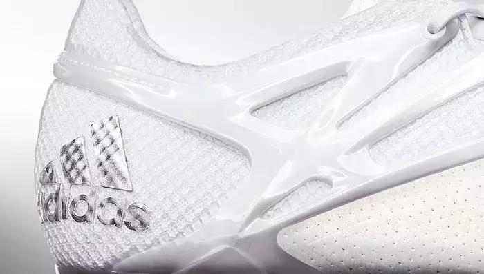 梅西和c罗的黄金战靴,纪念c罗五次金球奖推出的球鞋