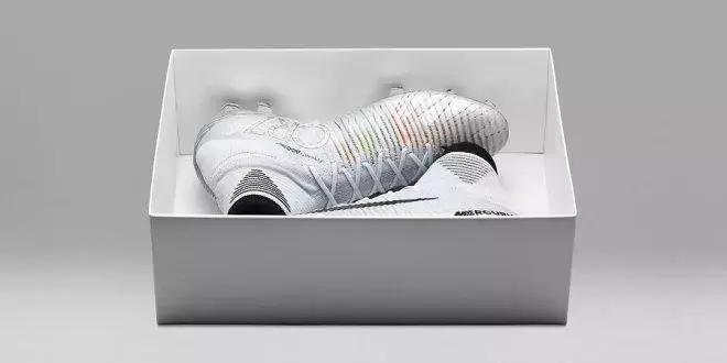 梅西第七座金球c罗反应,c罗打破国家队进球纪录的新球鞋