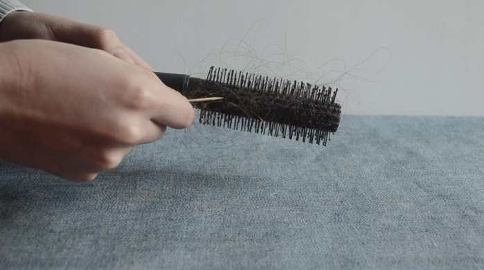 梳子上的油腻怎么洗,梳子黏黏的怎么才能去掉