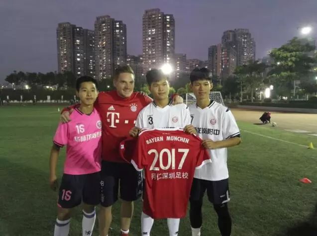 深圳拜仁足校德国教练进校园啦