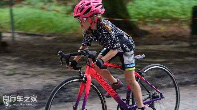 骑而无憾:“年幼的骑行大使”