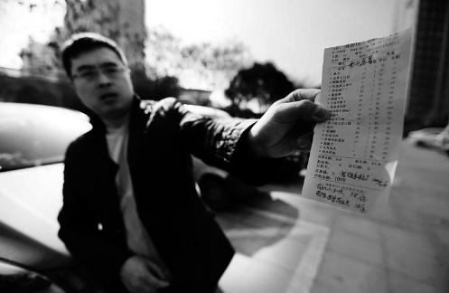 饭店打碎红酒杯应该赔偿吗,高级会所打碎杯子赔50万