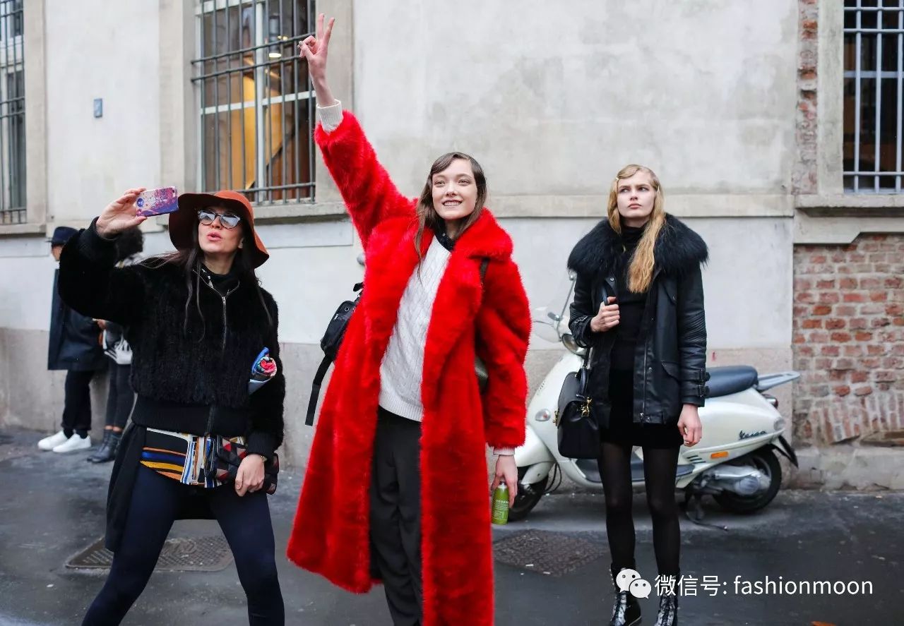 时髦潮女孩冬季穿搭攻略 (圣诞色彩搭配什么衣服)