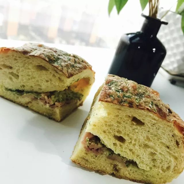 网红柔软拉丝的面包测评,q弹软糯会爆浆的面包测评