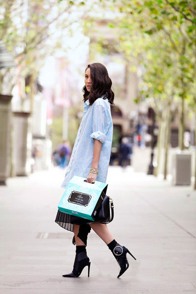 一件衬衫就让你美翻了整个春天,一件衬衫和一条裙子