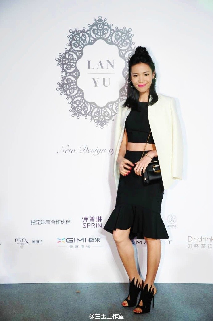 兰玉婚纱秀视频,兰玉婚纱走秀