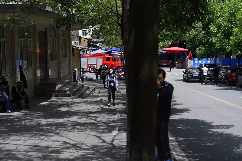 每一篇光鲜亮丽的推文背后，都有一群快秃顶的小编~