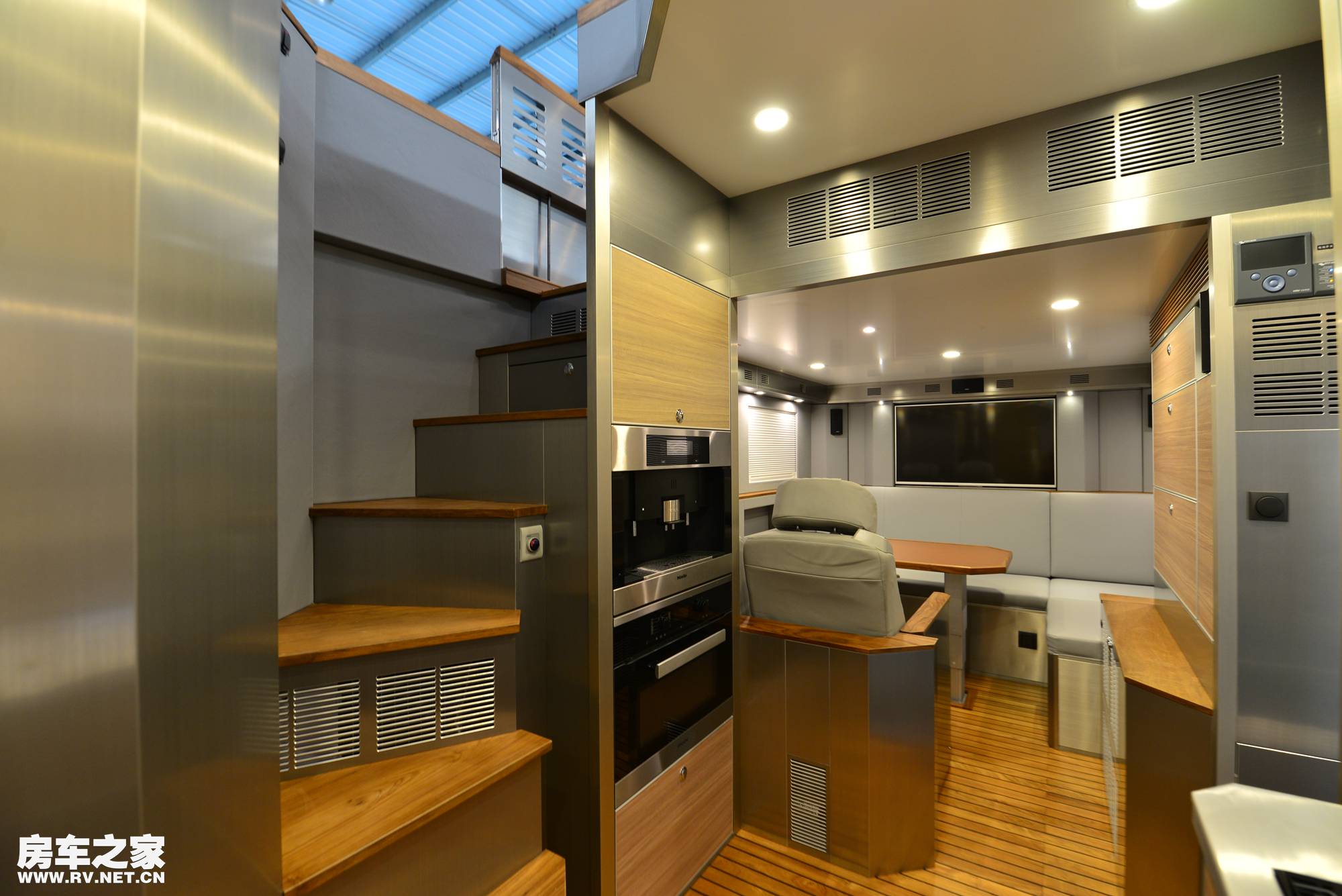 阿莫迪罗6x6征服者越野房车 (阿莫迪罗征服者8x8越野房车自驾游)