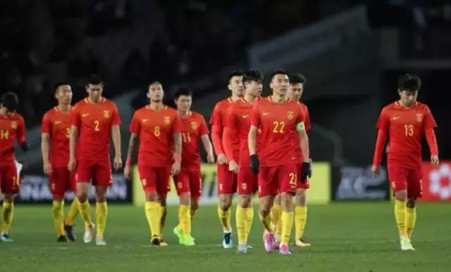 读品：输球不伤气｜换帅如换刀｜“泼奶”和教养