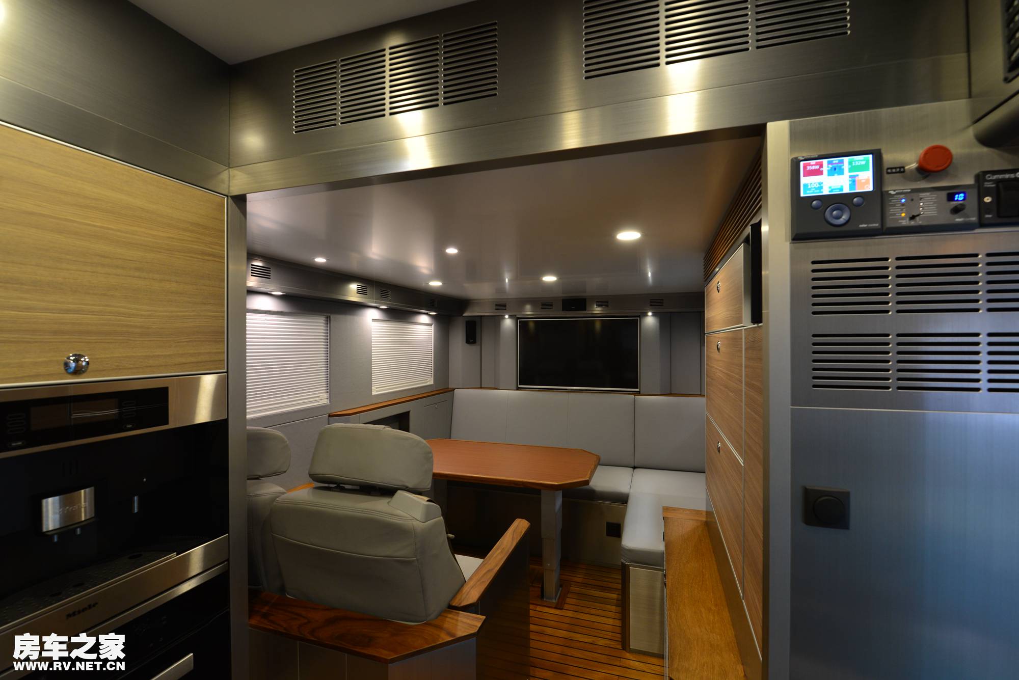 阿莫迪罗6x6征服者越野房车 (阿莫迪罗征服者8x8越野房车自驾游)