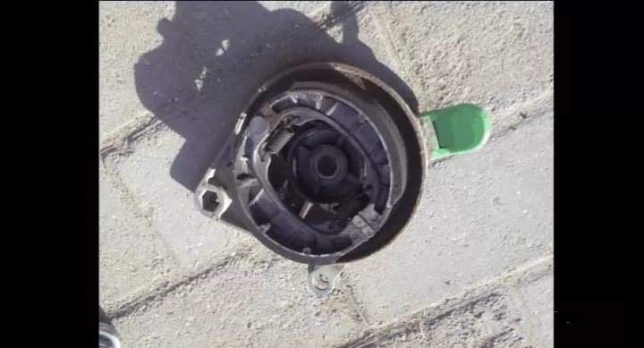 电动车后轮锁拆卸教程,绿源电动车刹车锁怎么解