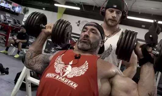 常见的健身动作竟然会让你受伤,健身如何避免肌肉不可逆损伤